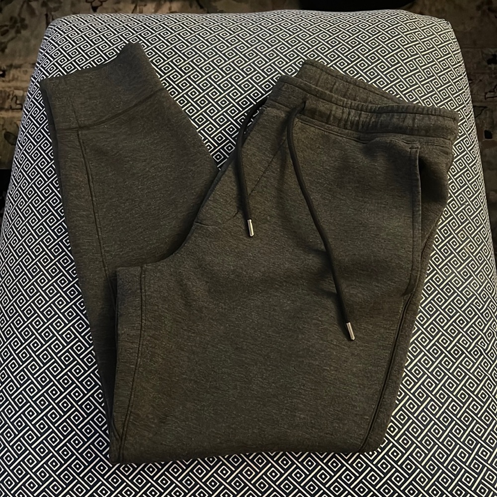 ❄️🍂 American Eagle dark grey joggers size Large EUC
